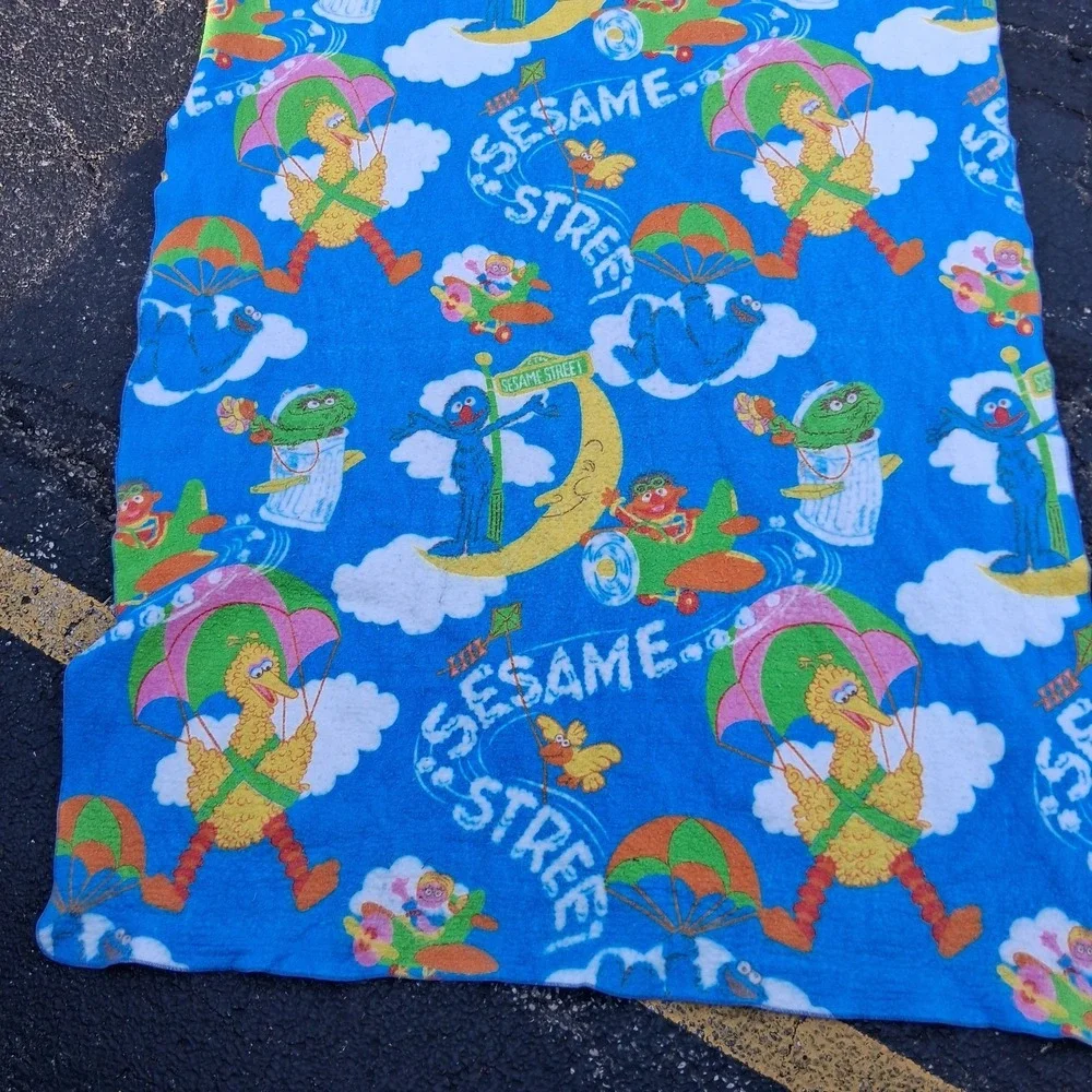 RARE HTF Vtg Sesame Street Blanket Skydive Airplane Grover Big Bird Oscar Ernie
